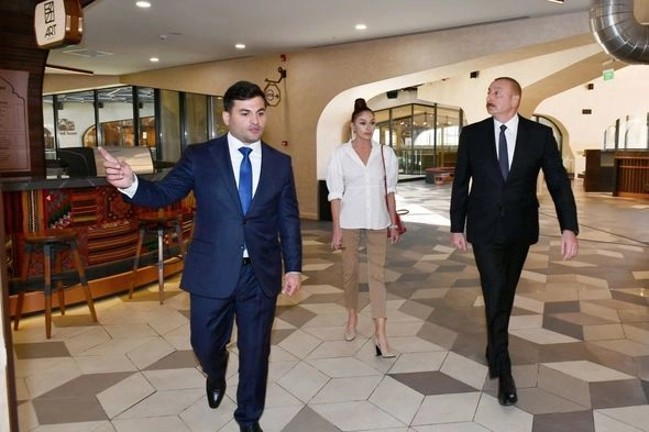 İlham Əliyev və Mehriban Əliyeva “Şərq Bazarı” kompleksinin açılışında — FOTOLAR İlham Əliyev və Mehriban Əliyeva “Şərq Bazarı” kompleksinin açılışında — FOTOLAR