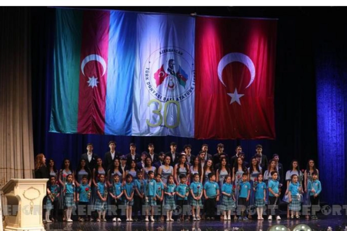 Bakı Atatürk Liseyinin 30-cu məzuniyyət mərasimi keçirilib