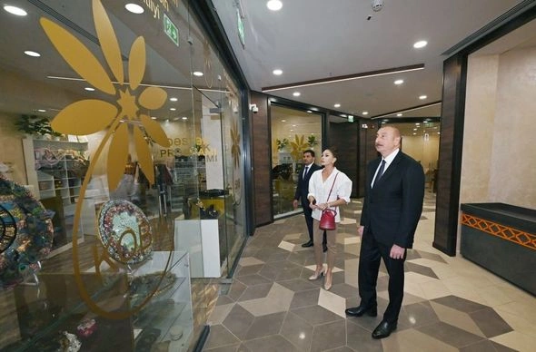 İlham Əliyev və Mehriban Əliyeva “Şərq Bazarı” kompleksinin açılışında — FOTOLAR İlham Əliyev və Mehriban Əliyeva “Şərq Bazarı” kompleksinin açılışında — FOTOLAR