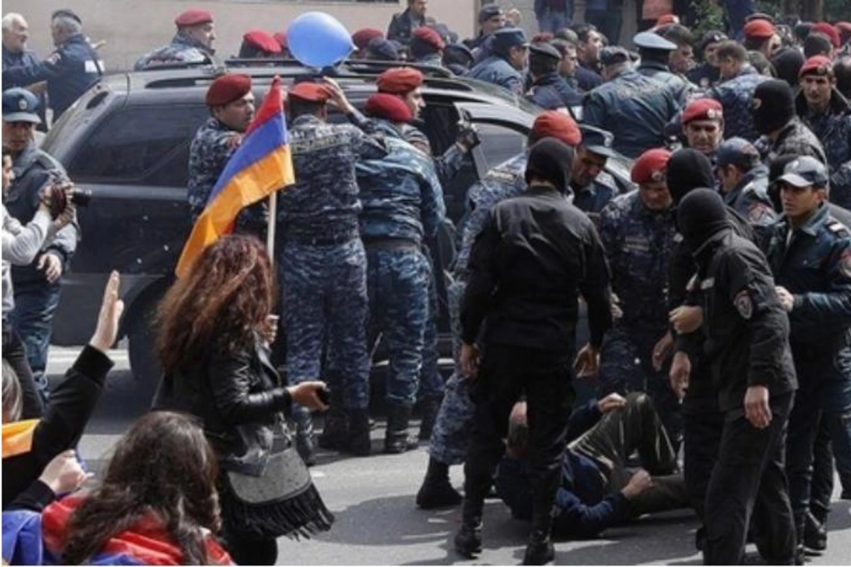 Ermənistandakı gərginliyə Azərbaycandan baxış — Sülh üçün narahatlıq varmı?