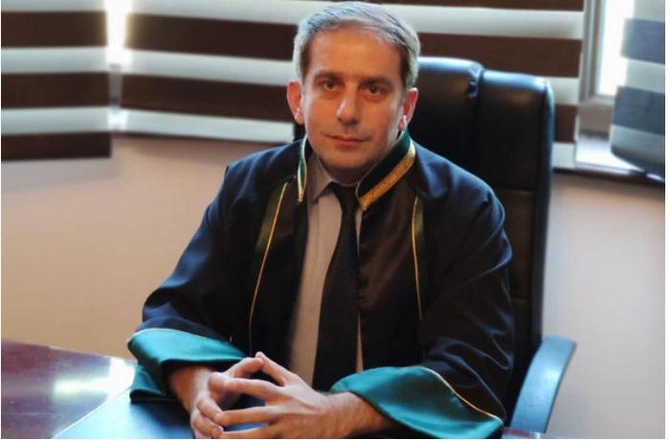 “XTQ qalıb kənarda, döyüşdə görünməyənlər qazi adı ilə ortalığa çıxırlar” — ARAŞDIRMA “XTQ qalıb kənarda, döyüşdə görünməyənlər qazi adı ilə ortalığa çıxırlar” — ARAŞDIRMA