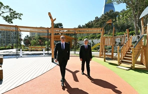 Prezident Bakıda yeni salınmış parkda yaradılan şəraitlə tanış oldu — FOTOLAR Prezident Bakıda yeni salınmış parkda yaradılan şəraitlə tanış oldu — FOTOLAR