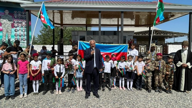 Salyanda Vətən Müharibəsi şəhidinin məzarı ziyarət olundu — FOTOLAR Salyanda Vətən Müharibəsi şəhidinin məzarı ziyarət olundu — FOTOLAR