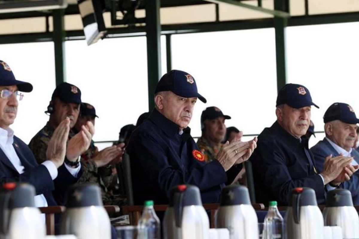 Ərdoğan Türkiyə və Azərbaycan generalları ilə birgə “Efes-2022” təlimini izlədi — FOTOLAR