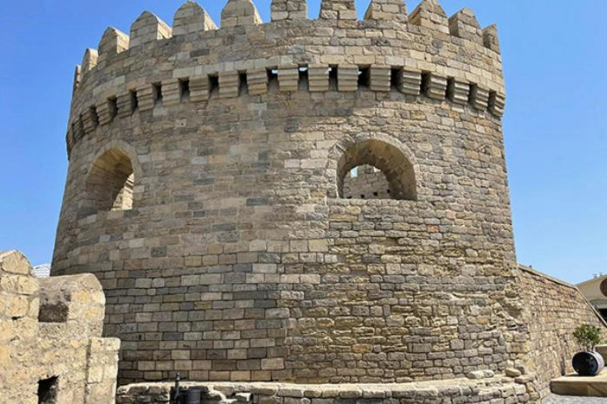 Qala divarlarını korlayan şəxs saxlanıldı