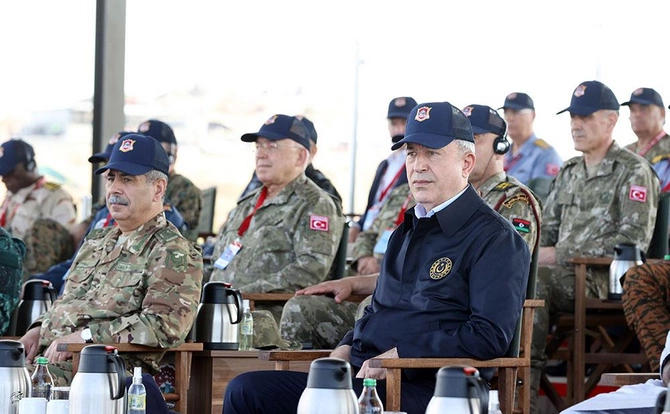 Ərdoğan Türkiyə və Azərbaycan generalları ilə birgə “Efes-2022” təlimini izlədi — FOTOLAR Ərdoğan Türkiyə və Azərbaycan generalları ilə birgə “Efes-2022” təlimini izlədi — FOTOLAR