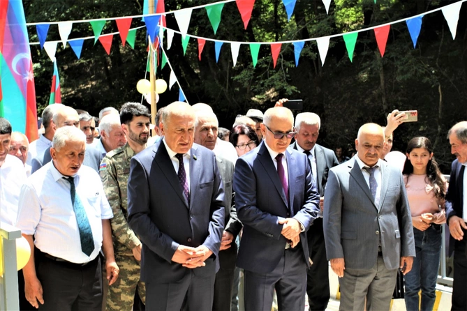 Lerik sakini öz təşəbbüsü ilə körpü inşa etdi — FOTOLAR Lerik sakini öz təşəbbüsü ilə körpü inşa etdi — FOTOLAR