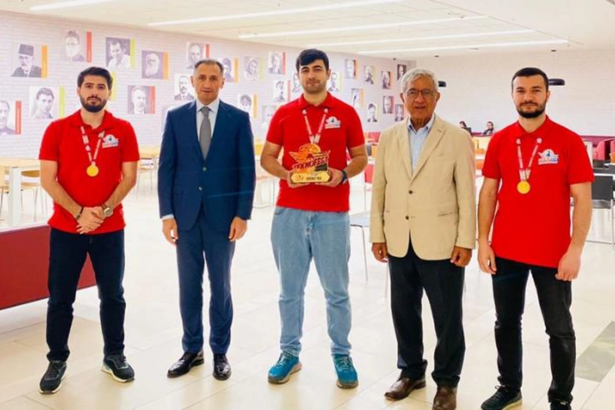 Rəşad Nəbiyev və Hafiz Paşayev “TEKNOFEST Azərbaycan”ın qalibi olan komanda ilə görüşdülər