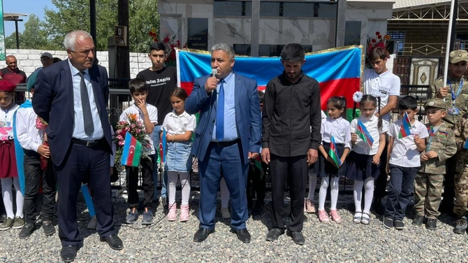 Salyanda Vətən Müharibəsi şəhidinin məzarı ziyarət olundu — FOTOLAR Salyanda Vətən Müharibəsi şəhidinin məzarı ziyarət olundu — FOTOLAR