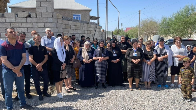 Salyanda Vətən Müharibəsi şəhidinin məzarı ziyarət olundu — FOTOLAR Salyanda Vətən Müharibəsi şəhidinin məzarı ziyarət olundu — FOTOLAR