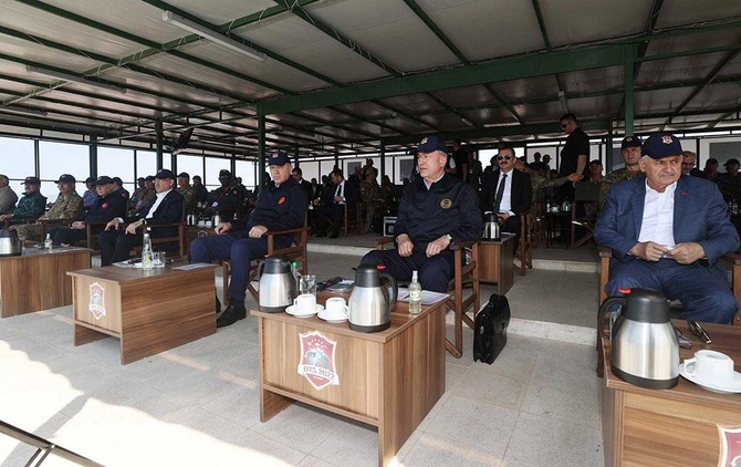 Ərdoğan Türkiyə və Azərbaycan generalları ilə birgə “Efes-2022” təlimini izlədi — FOTOLAR Ərdoğan Türkiyə və Azərbaycan generalları ilə birgə “Efes-2022” təlimini izlədi — FOTOLAR