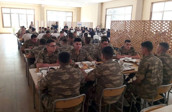 Azərbaycan Ordusunda Qurban bayramı qeyd edildi — FOTO Azərbaycan Ordusunda Qurban bayramı qeyd edildi — FOTO