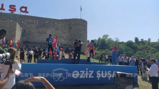 Mədət Quliyev bu şəxsə ev bağışladı — FOTOLAR