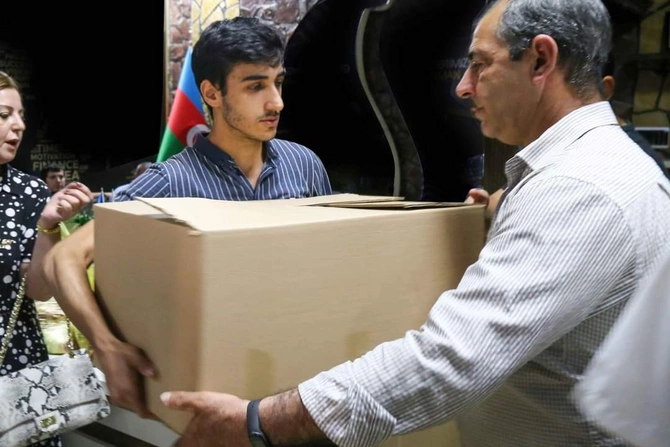 “Dayaq” təşkilatı şəhid ailələri və qazilərə bayram sovqatı çatdırdı — FOTOLAR
