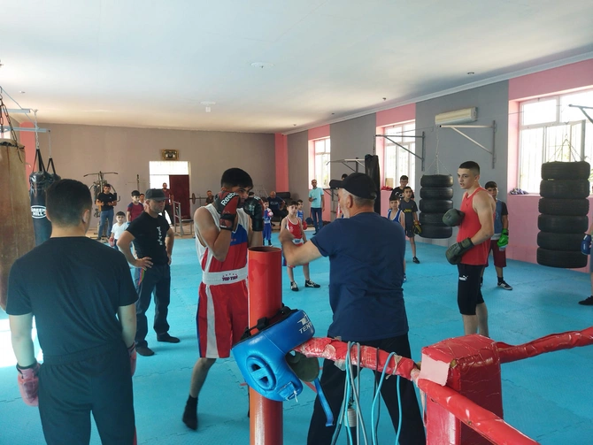 “İdman hamı üçün” layihəsi çərçivəsində “Boks hamı üçün” devizi altında nümunəvi çıxışlar — FOTOLAR