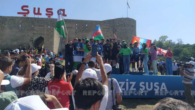 Mədət Quliyev bu şəxsə ev bağışladı — FOTOLAR