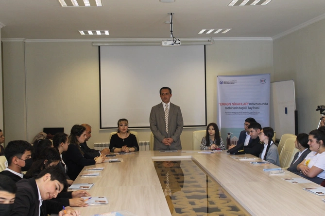 Regionlarda erkən və qohum nikahlara dair dəyirmi masalar keçirildi — FOTOLAR Regionlarda erkən və qohum nikahlara dair dəyirmi masalar keçirildi — FOTOLAR