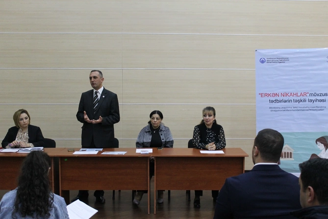 Regionlarda erkən və qohum nikahlara dair dəyirmi masalar keçirildi — FOTOLAR Regionlarda erkən və qohum nikahlara dair dəyirmi masalar keçirildi — FOTOLAR