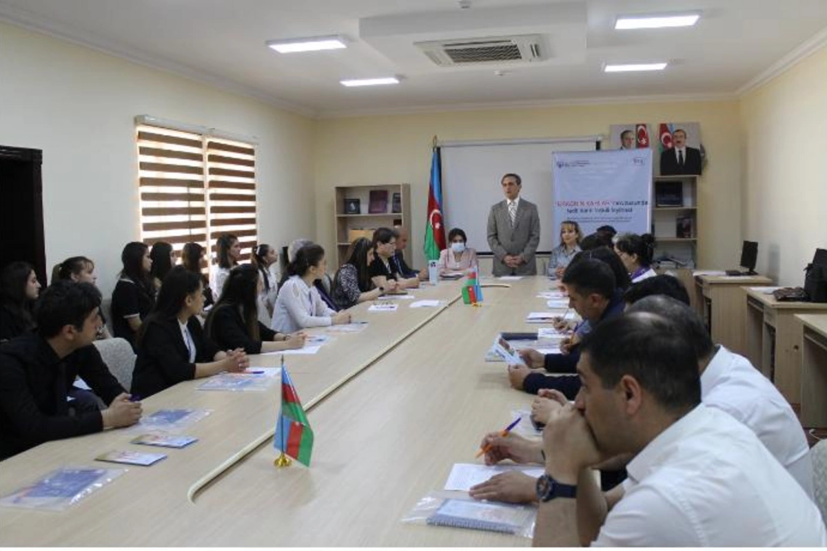 Regionlarda erkən və qohum nikahlara dair dəyirmi masalar keçirildi — FOTOLAR