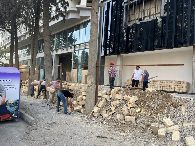 Nərimanovda qanunsuz tikili söküldü — FOTOLAR Nərimanovda qanunsuz tikili söküldü — FOTOLAR