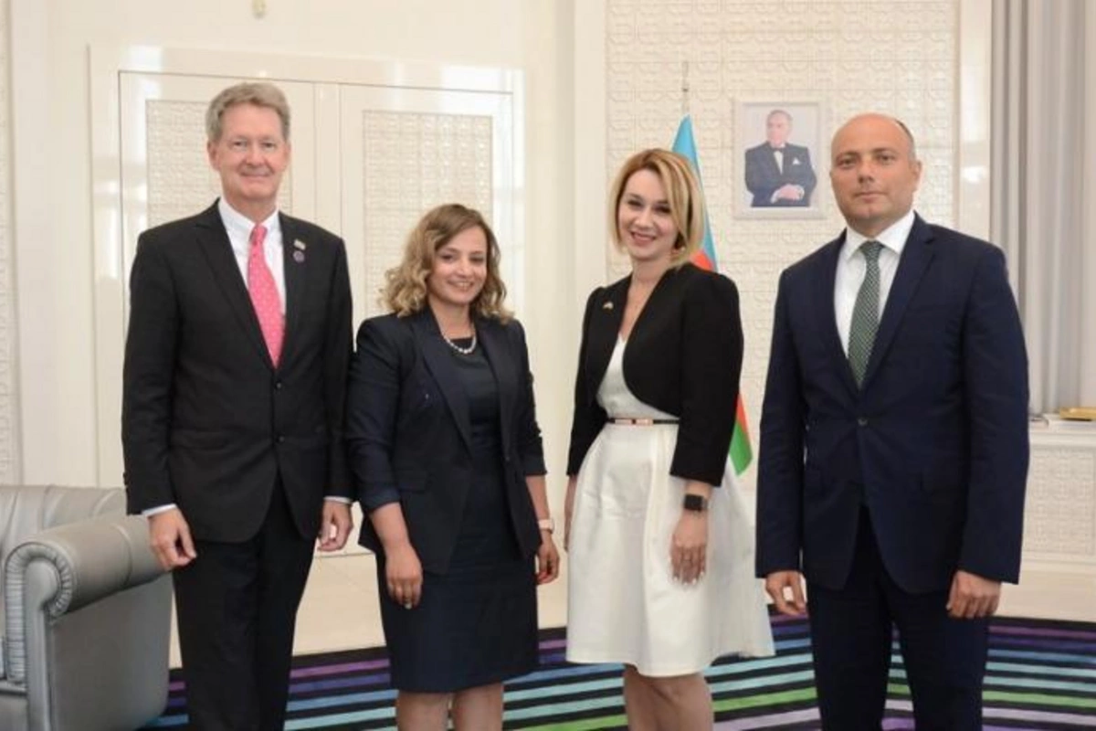 Anar Kərimov Britaniya səfiri ilə görüşdü — FOTO