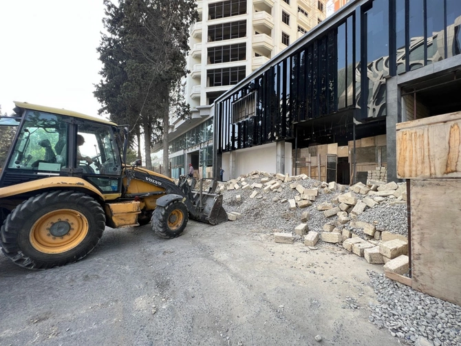 Nərimanovda qanunsuz tikili söküldü — FOTOLAR Nərimanovda qanunsuz tikili söküldü — FOTOLAR