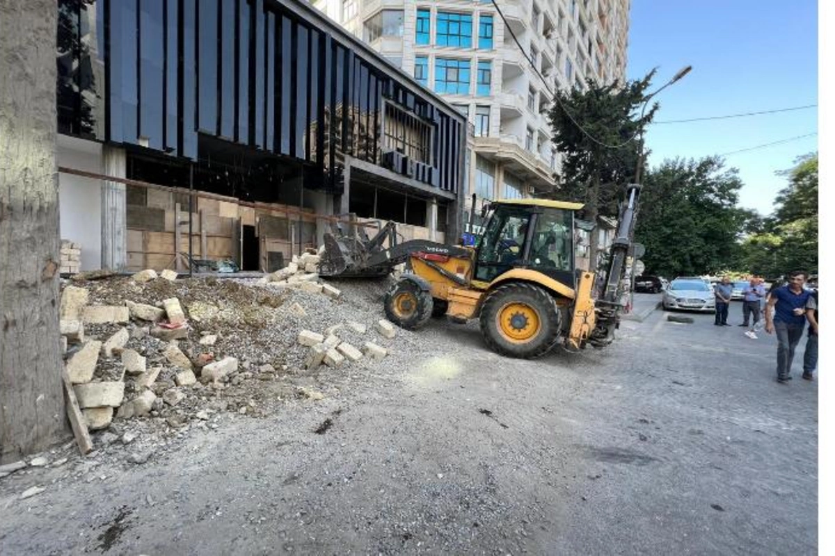 Nərimanovda qanunsuz tikili söküldü — FOTOLAR