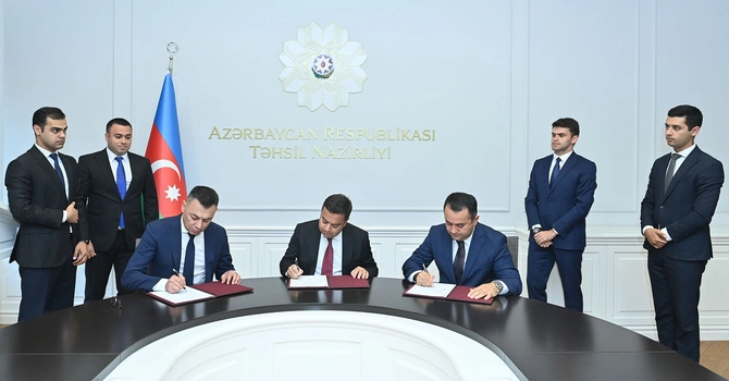 Bu məktəblər üçün 1000 kompüter ianə edildi — FOTOLAR