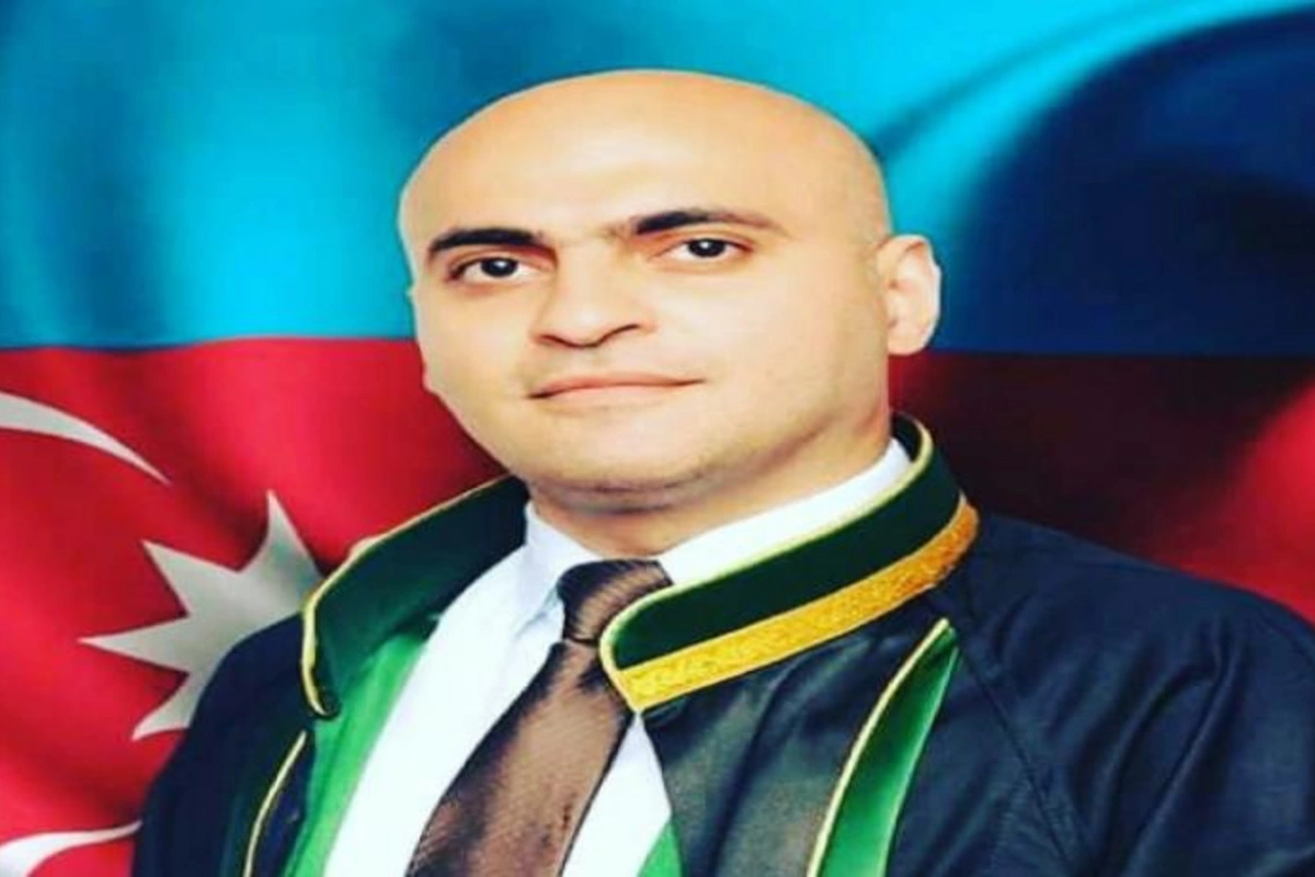 200 min manatlıq dələduzluqda ittiham olunan vəkilin məhkəməsi başladı