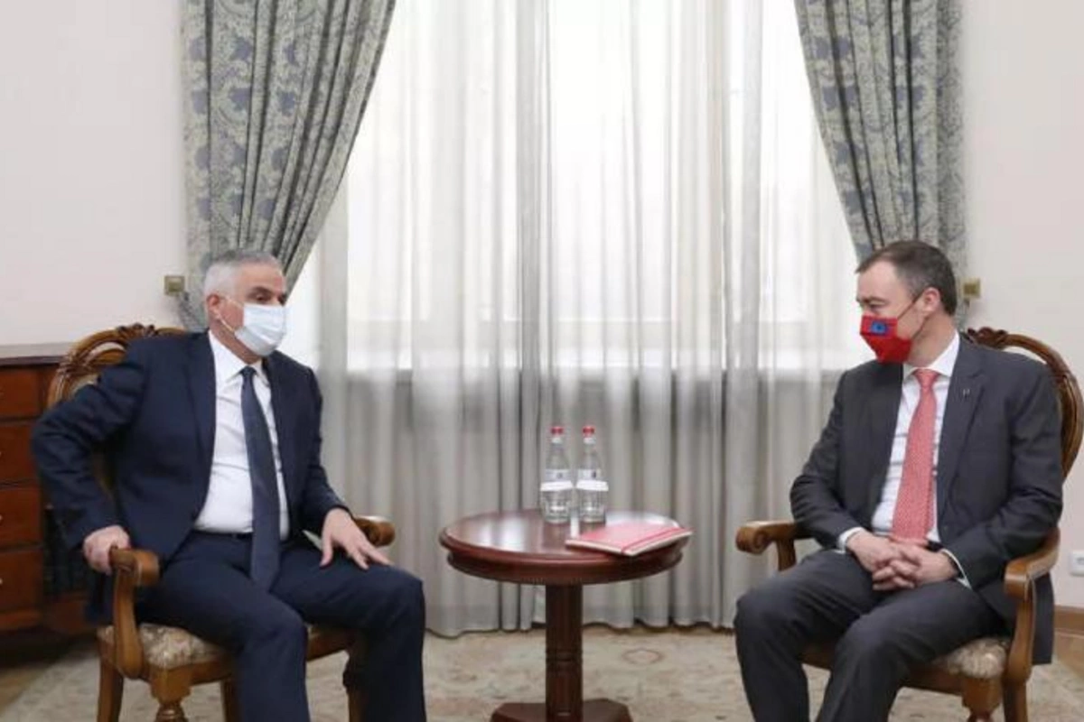 Paşinyanın müavini Toyvo Klaarla regiondakı vəziyyəti müzakirə edib