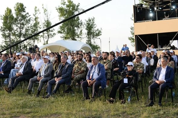 Cıdır düzündə Nəsimi, Şah İsmayıl, Natəvan, Vaqif obrazları — FOTO