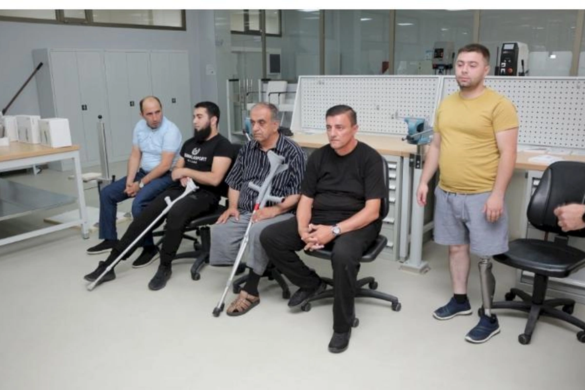 Nazirlik bir qrup qazini yüksək texnologiyalı protezlərlə təmin etdi — FOTOLAR