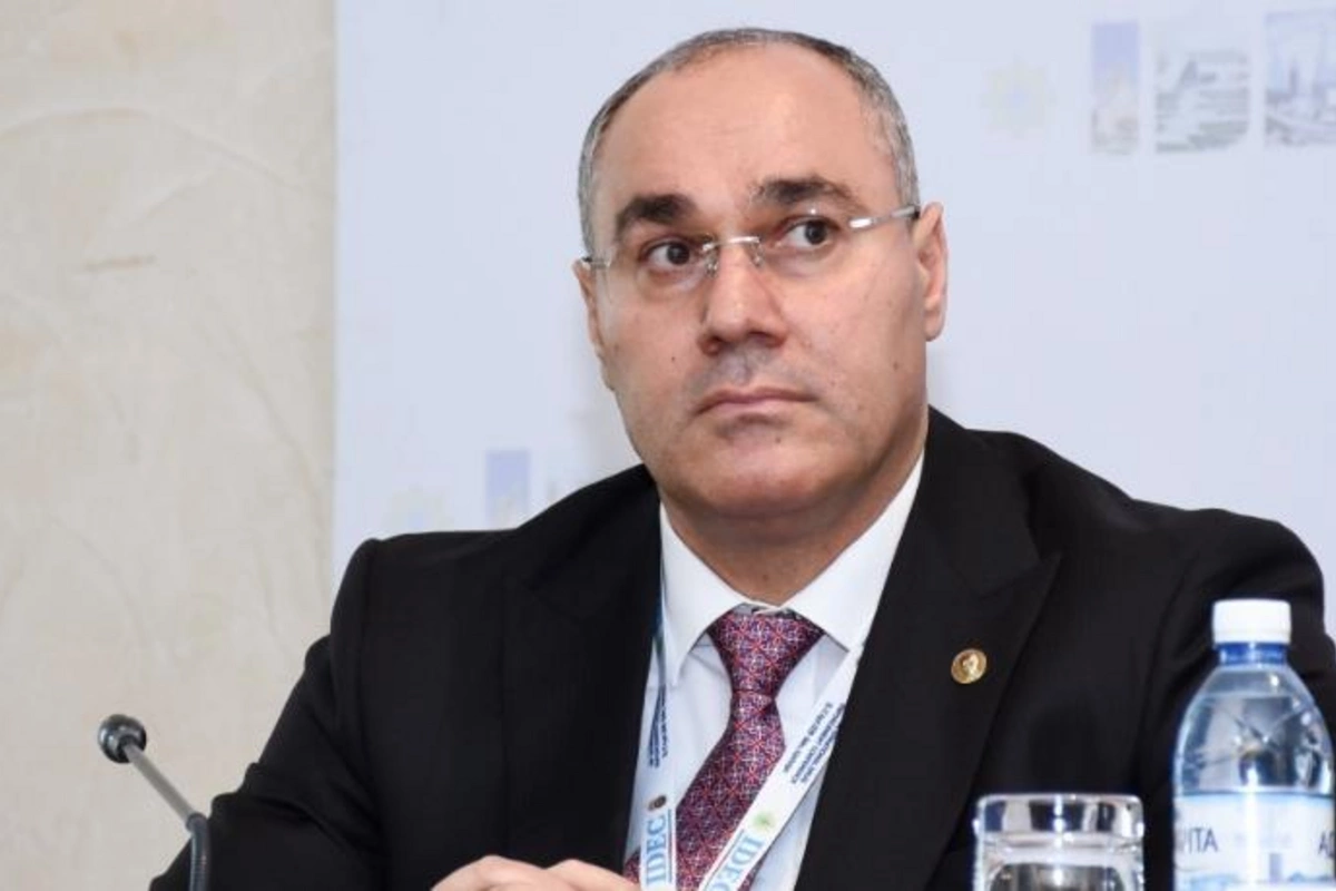 Səfər Mehdiyev deputat olmaq eşqinə düşüb: Siyavuş Novruzovu əvəz edə bilər