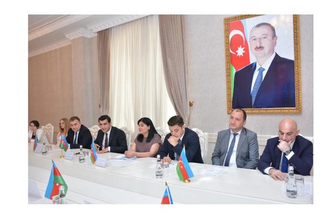 Abşeron rayonunda işəgötürənlərlə dəyirmi masa keçirildi — FOTOLAR Abşeron rayonunda işəgötürənlərlə dəyirmi masa keçirildi — FOTOLAR