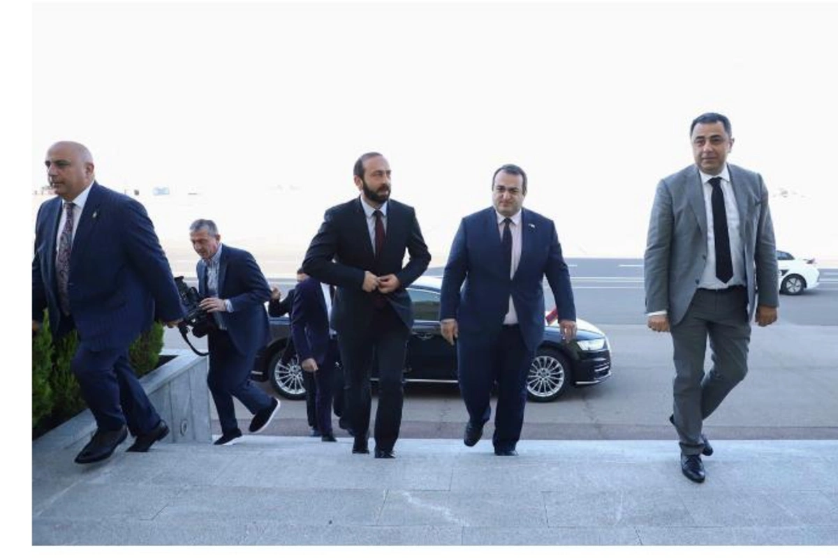 Ararat Mirzoyan Ceyhun Bayramovla görüşmək üçün Tbilisiyə gəlib — FOTO