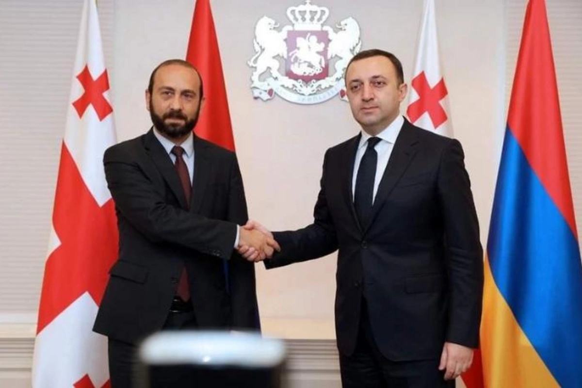 Gürcüstanın Baş naziri Ermənistan XİN başçısı ilə görüşdü