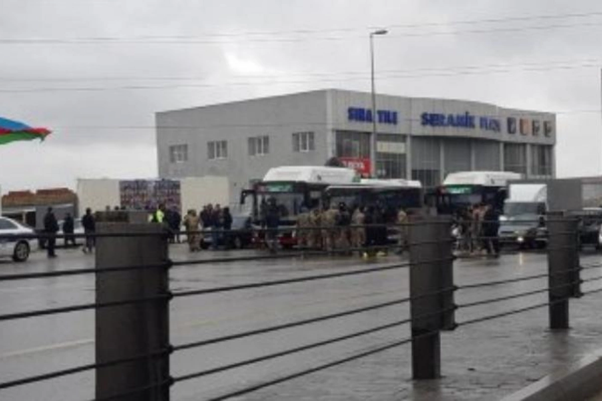 Bakıda sakinlər yolu niyə bağladı? — VİDEO