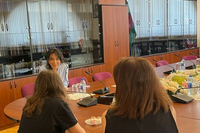 Ombudsman Lənkəranda zorakılığa məruz qalan məktəbli ilə görüşdü — FOTO