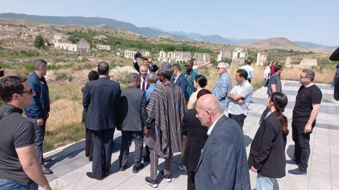 QH Parlament Şəbəkəsinin Bakı konfransının iştirakçıları Şuşadadır — FOTOLAR