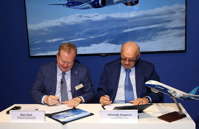 AZAL yeni Boeing 787 Dreamliner alır — FOTO