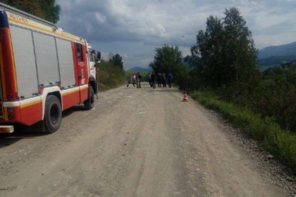 Uşaqları daşıyan avtobus qəzaya uğradı — FOTO