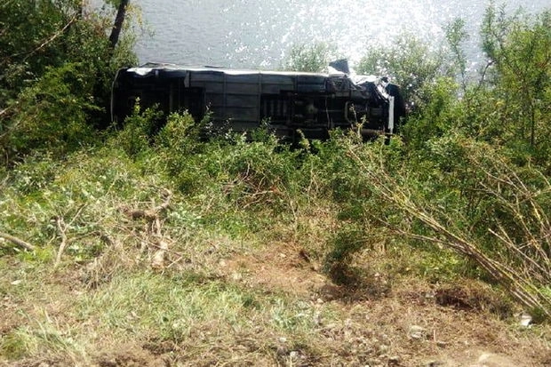Uşaqları daşıyan avtobus qəzaya uğradı — FOTO