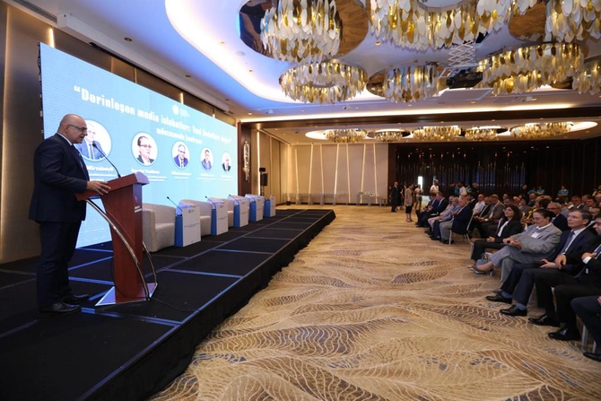 “Dərinləşən media islahatları: Yeni hədəflərə doğru” mövzusunda konfrans keçirildi — FOTOLAR