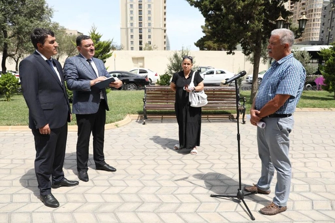 Sakinlər “Açıq mikrofon” vasitəsi ilə müraciətlərini ünvanladılar — FOTOLAR Sakinlər “Açıq mikrofon” vasitəsi ilə müraciətlərini ünvanladılar — FOTOLAR