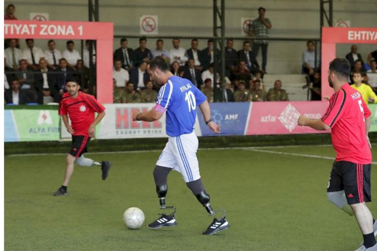 Protezlə təmin edilmiş qazilər futbol oynadı — FOTOLAR