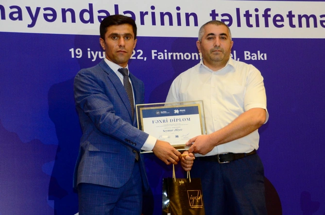 “Benilüks” və “Dayaq” media nümayəndələrini təltif etdi — FOTOLAR “Benilüks” və “Dayaq” media nümayəndələrini təltif etdi — FOTOLAR