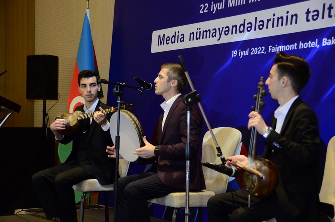 “Benilüks” və “Dayaq” media nümayəndələrini təltif etdi — FOTOLAR “Benilüks” və “Dayaq” media nümayəndələrini təltif etdi — FOTOLAR