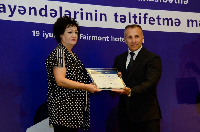“Benilüks” və “Dayaq” media nümayəndələrini təltif etdi — FOTOLAR “Benilüks” və “Dayaq” media nümayəndələrini təltif etdi — FOTOLAR