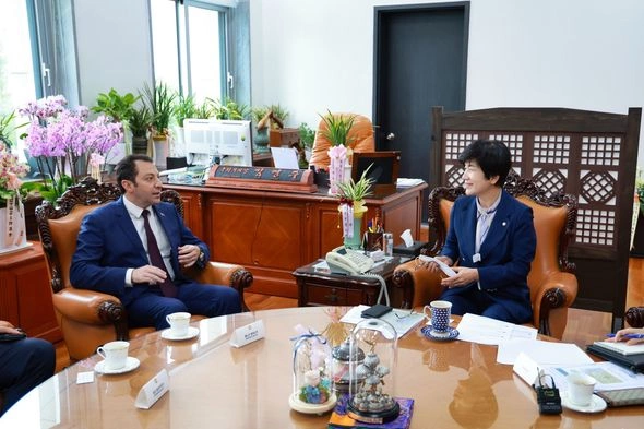 Azərbaycan və Koreya XİN-ləri arasında siyasi məsləhətləşmələr keçirilib — FOTO Azərbaycan və Koreya XİN-ləri arasında siyasi məsləhətləşmələr keçirilib — FOTO