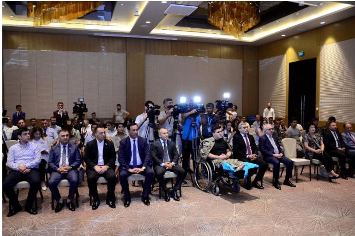 “Benilüks” və “Dayaq” media nümayəndələrini təltif etdi — FOTOLAR